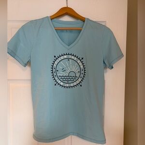 Life Is Good Follow The Sun T-Shirt Tee Size Small Light Blue Outdoors T2